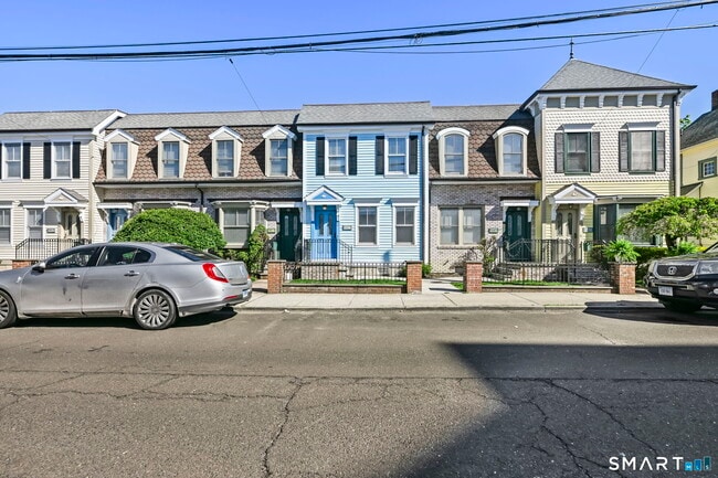 Building Photo - 17 Dolsen Pl