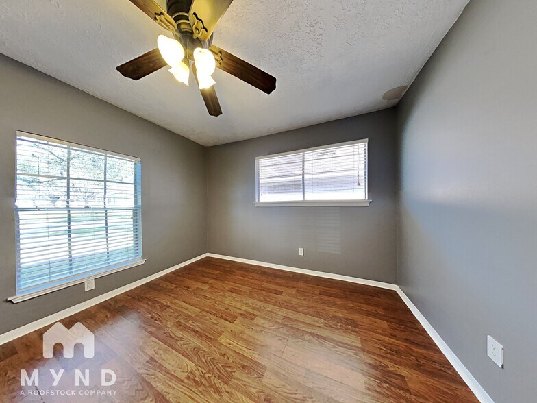 Building Photo - 9015 Eldora Dr