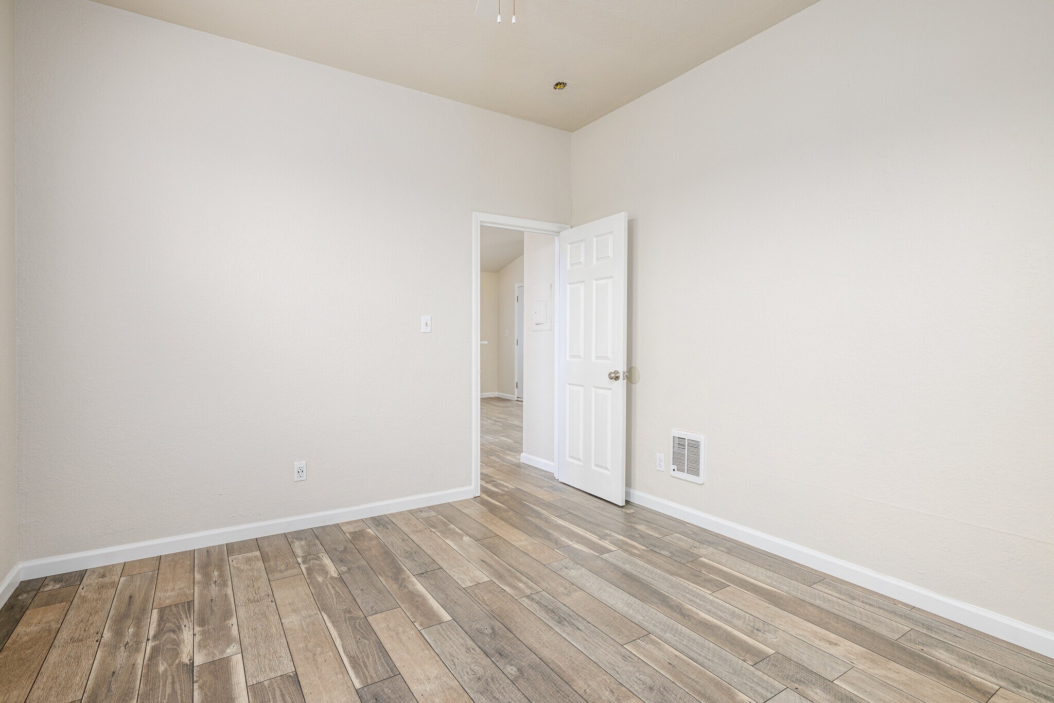 Building Photo - 512 Barrett Ave