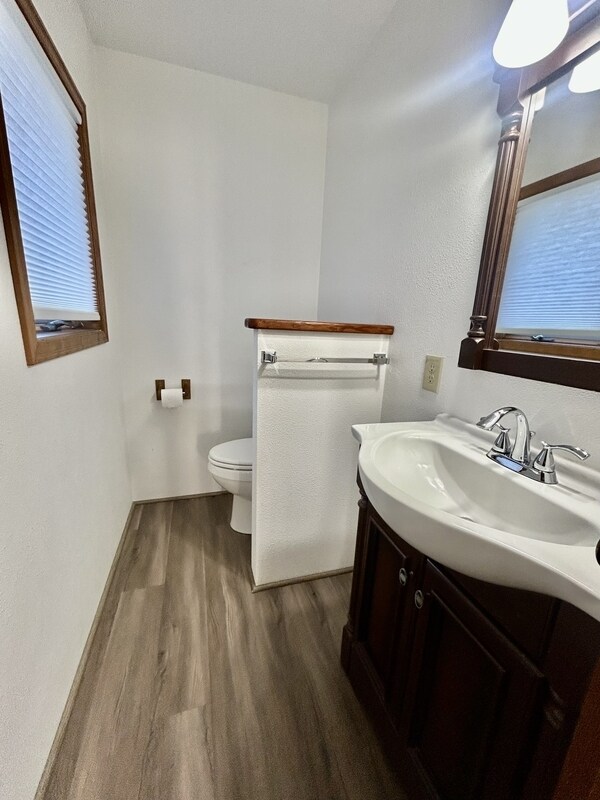 Building Photo - 606 Mead Ave