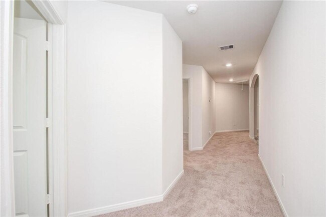 Building Photo - Charming 3BR House in Cleveland