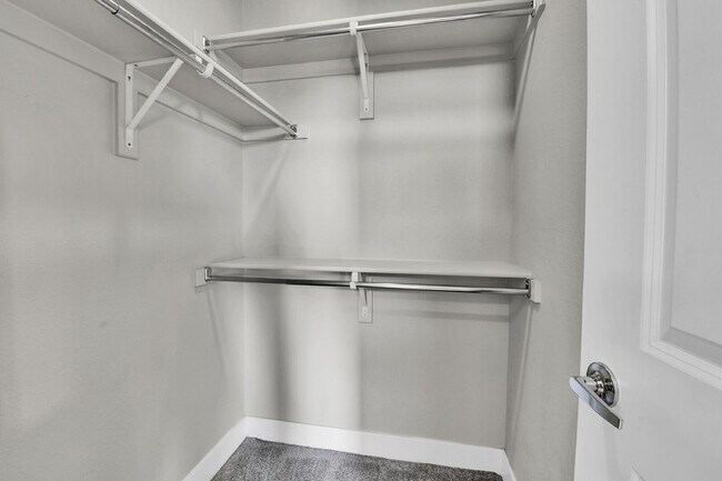 Building Photo - $3,000- 2 Bed/2.5-bathroom Townhome in Denver with Rooftop Deck!