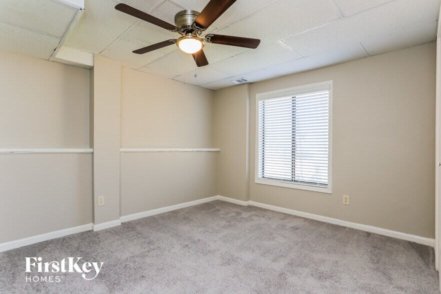 Building Photo - 365 Sea Holly Cir