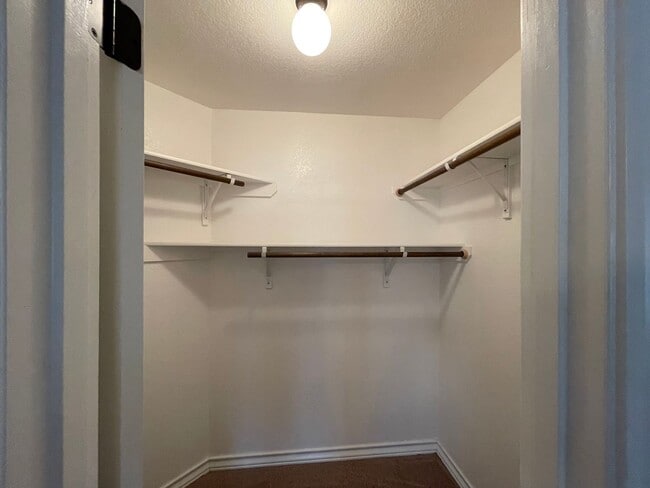 Building Photo - Town home for rent