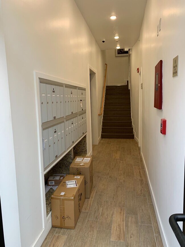 Building Photo - CHELSEA/BOSTON NO BROKER OR RENTAL FEES !!...