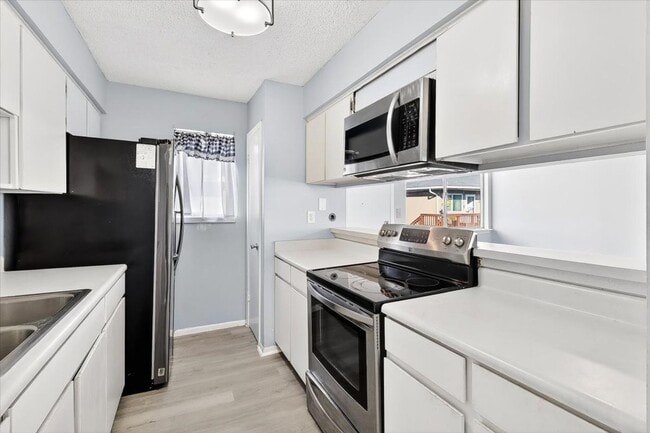 Building Photo - 6118 Hidden Cove