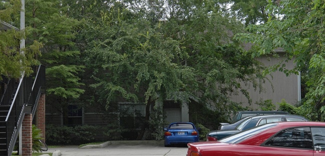 Building Photo - 102 NW 9th Ter