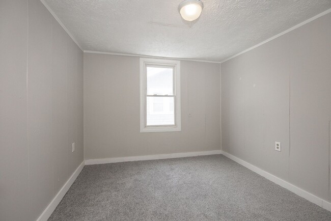 Building Photo - 4 BED 1 BATH UNIT IN GARFIELD HEIGHTS