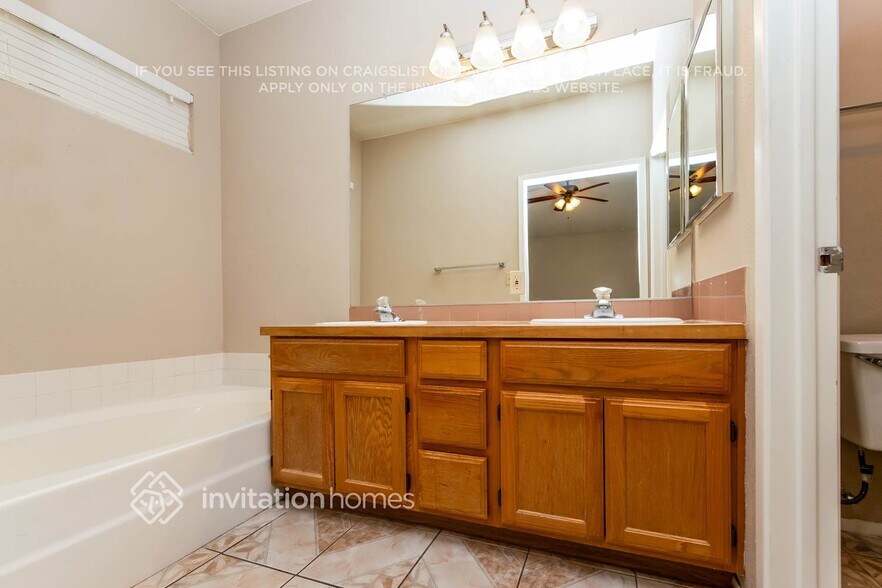 Building Photo - 6256 Small Point Dr