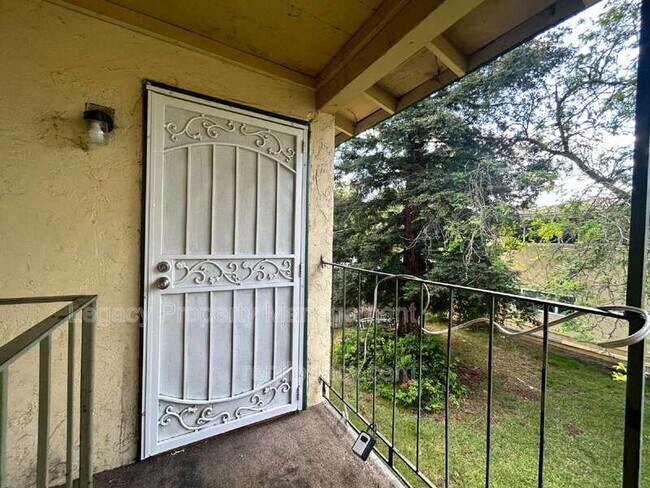 Building Photo - 4552 Ashcroft Ave