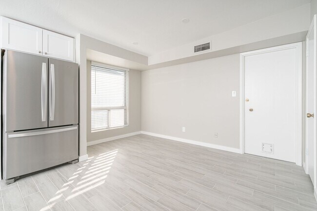 Building Photo - Stunning 3-Bedroom Home in Prime Glendale Location