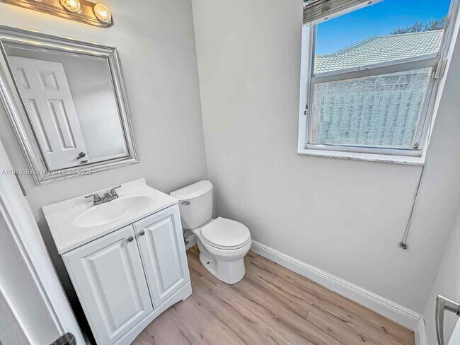 Building Photo - 1015 NW 125th Terrace