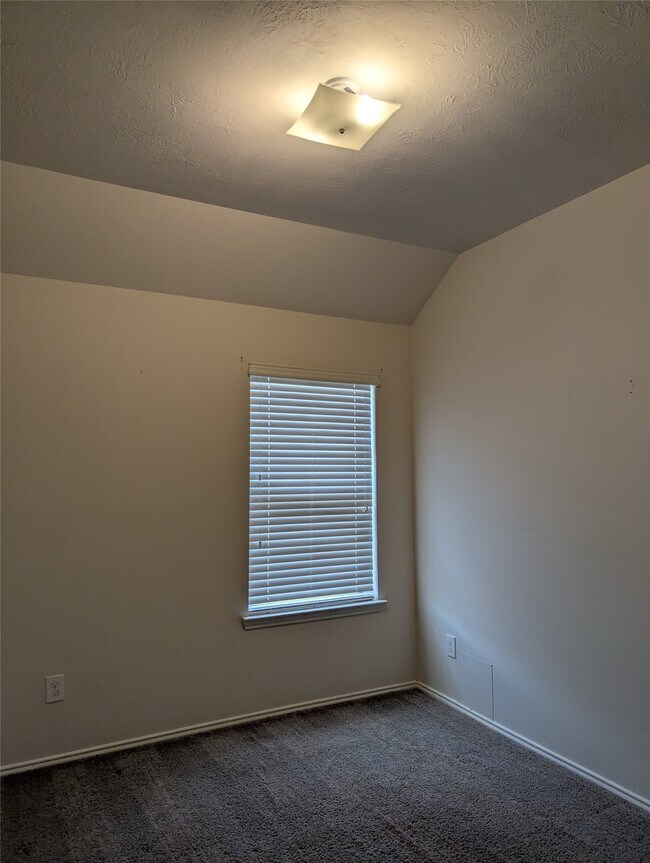 Building Photo - 13319 Lansdown St