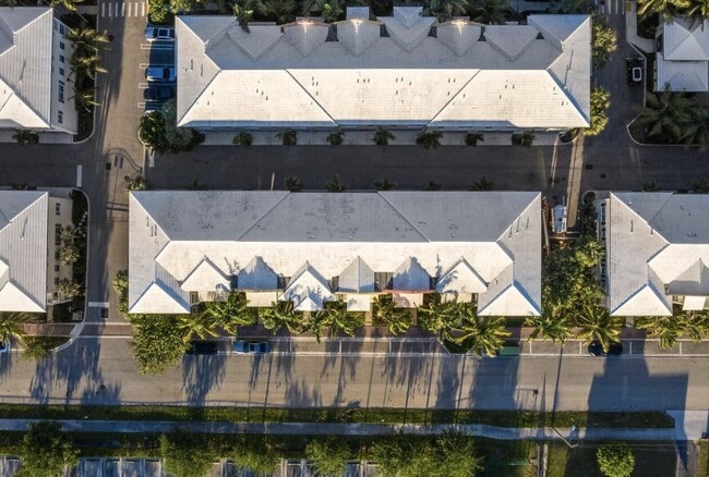 Building Photo - 111 SW 2nd Ave