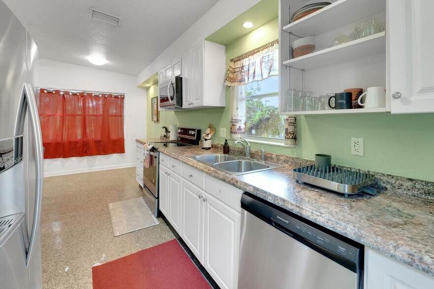Building Photo - 7901 Lois Mae Ct