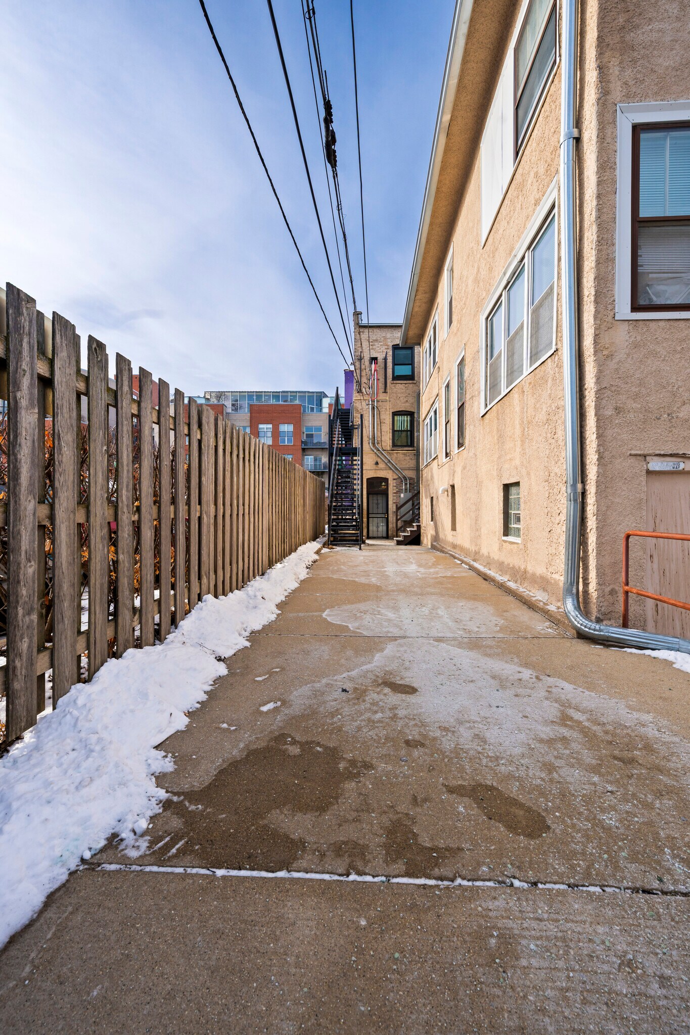 Building Photo - 1239 Chicago Ave