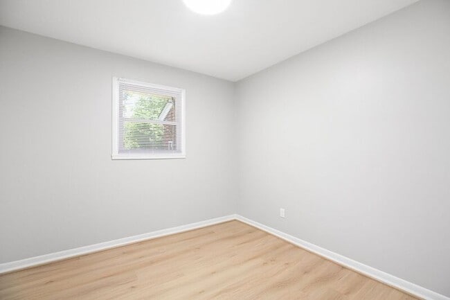 Building Photo - 603 Woodford St