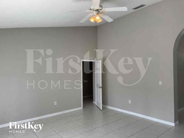 Building Photo - 11524 SW 152nd Ct