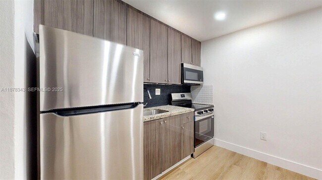 Building Photo - 567 SW 3rd St