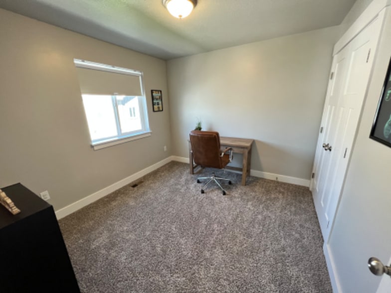 Building Photo - 465 N 30