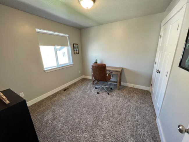 Building Photo - 465 N 30