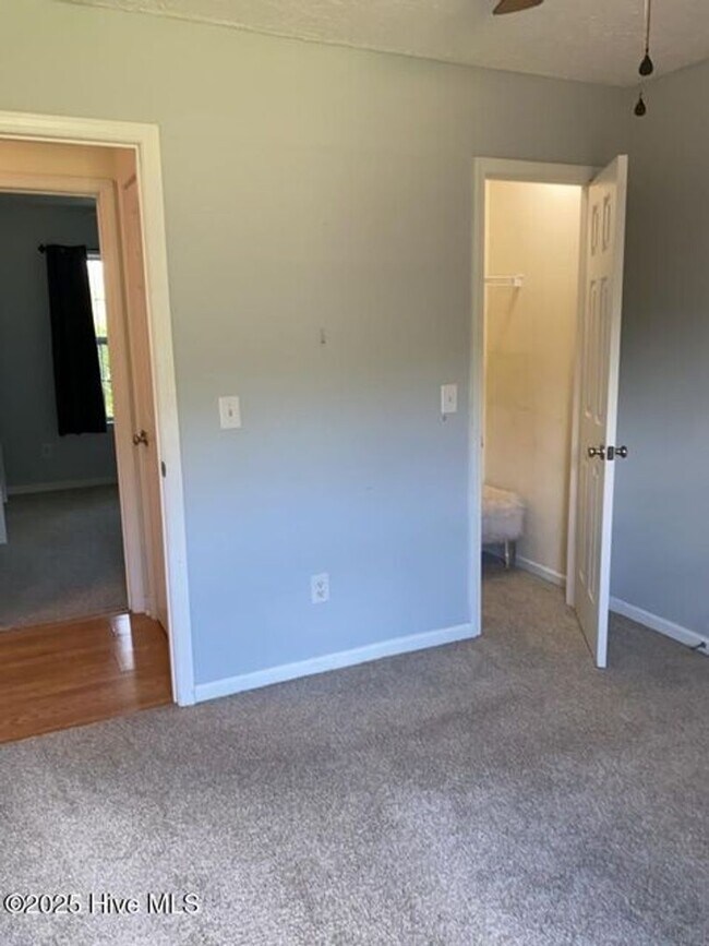 Building Photo - 206 Red Carnation Dr