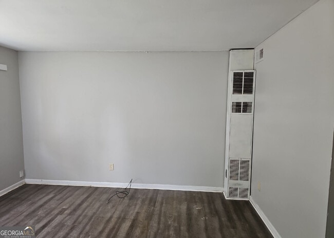 Building Photo - 6494 Lower Dixie Lake Rd