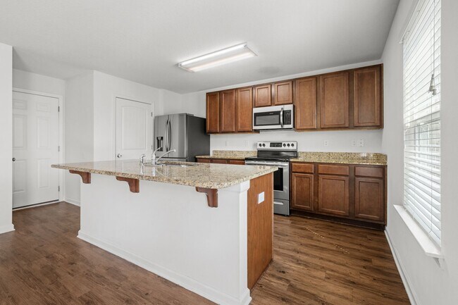 Building Photo - OPEN CONCEPT 4 BED / 2.5 BATH - Community Pool