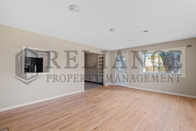 Building Photo - 1925 S Elizabeth