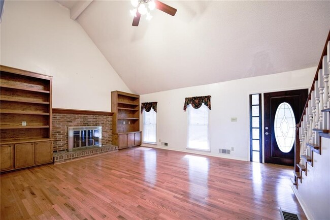 Building Photo - 1812 Lake Lucerne Dr SW