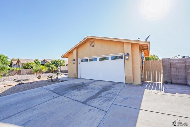 Building Photo - 2146 S 47th Ave