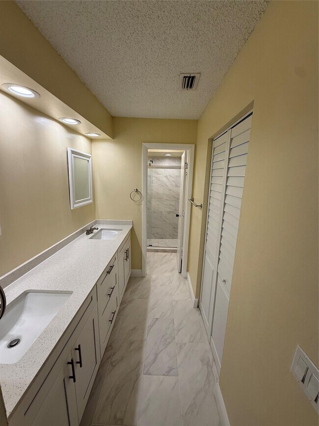 Building Photo - 14925 SW 48th Terrace