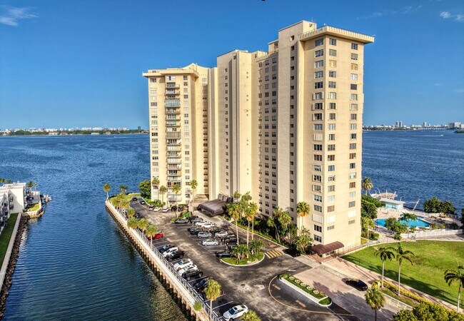 Building Photo - 11111 Biscayne Blvd