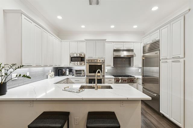 Building Photo - 6605 Bandera Ave