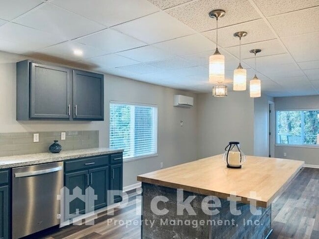 Building Photo - 4 Bedroom Lake Tahuyeh Home