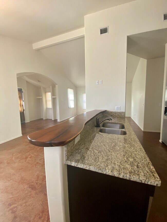 Building Photo - FOR RENT / Pre-Leasing