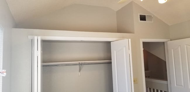 Building Photo - 6928 Crown Ridge Dr