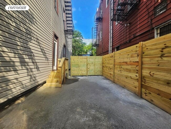 Building Photo - 106 Engert Ave