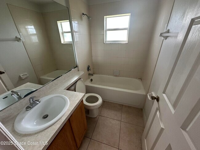 Building Photo - 243 Olsmar St