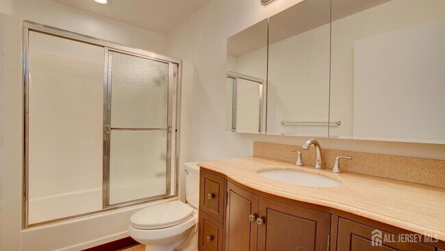 Building Photo - 94C Salix Plaza