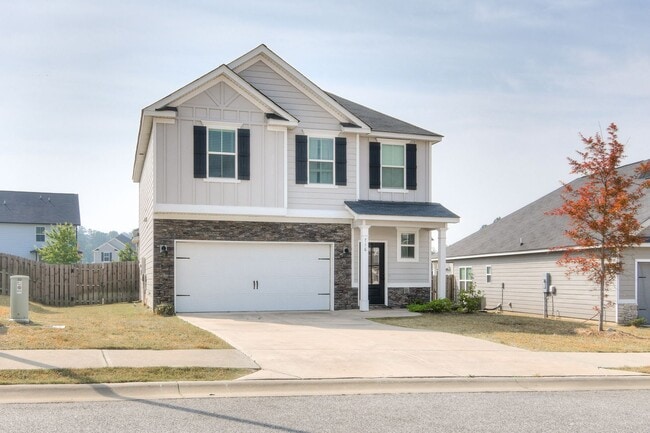 Building Photo - 4 Bedroom 2 Bathroom Two Story Home