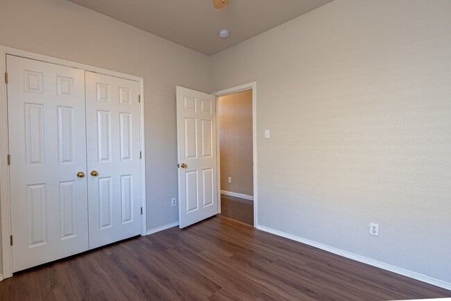 Building Photo - Beautiful 3 bedroom, 2 bathroom home in We...