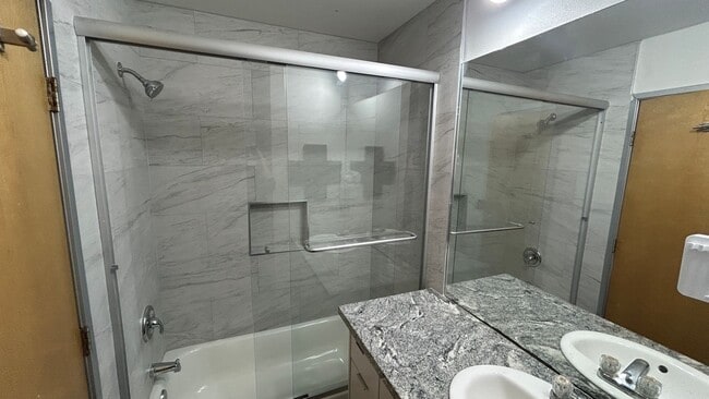 Building Photo - East Village 1BD Two Story Loft!!