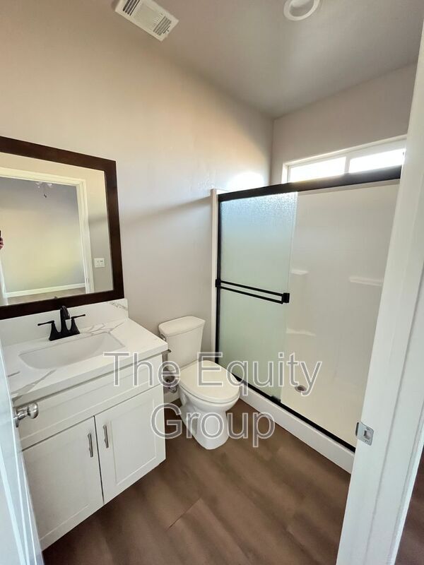 Building Photo - 1135 W Baker St