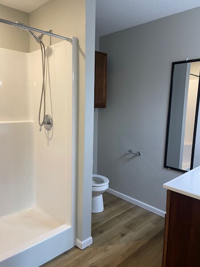 Building Photo - 208 Tyler St