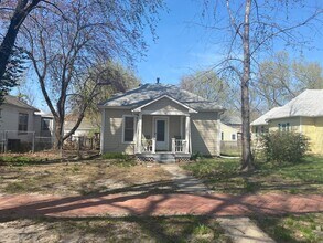 Building Photo - 4 Bedroom Duplex. Close to Campus and Downtown - Pre-Leasing for 26/27 School Year!