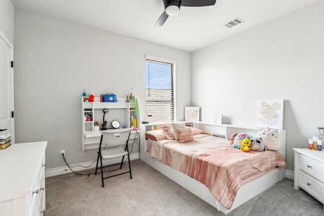 Building Photo - "Spacious 5-Bed Oasis with 4.5 Baths – You...