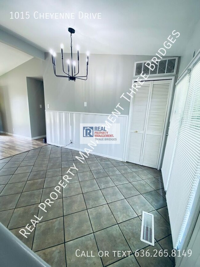 Building Photo - 1015 Cheyenne Dr