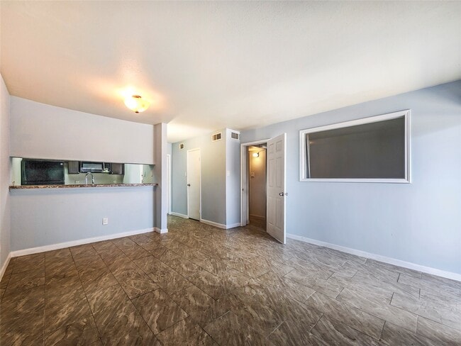 Building Photo - 2820 S Bartell Dr
