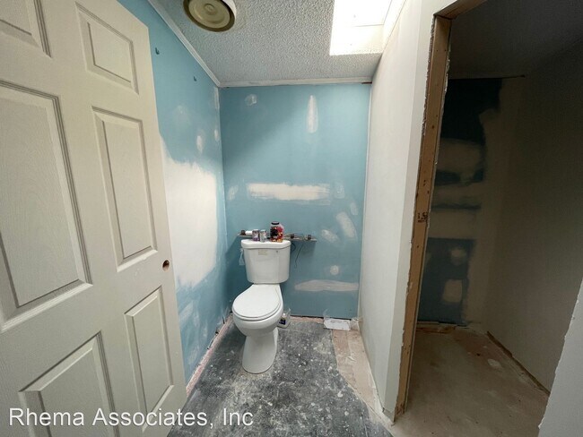Building Photo - 2 br, 2 bath House - 4873 Cleveland Street...